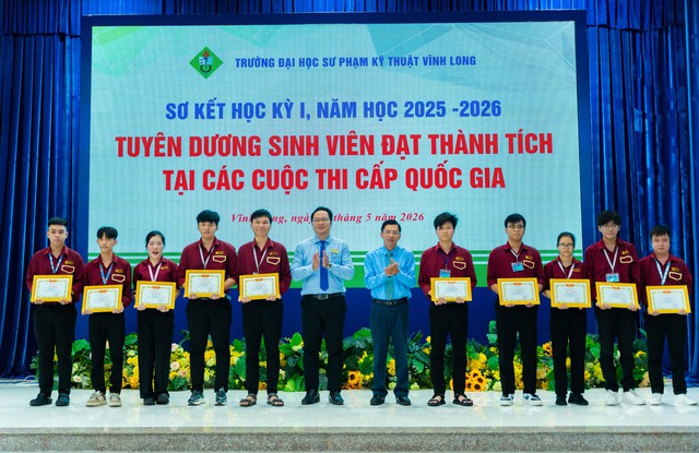 Trường ĐH ở Vĩnh Long chi 5 tỉ đồng học bổng cho sinh vi&ecirc;n xuất sắc - Ảnh 1.