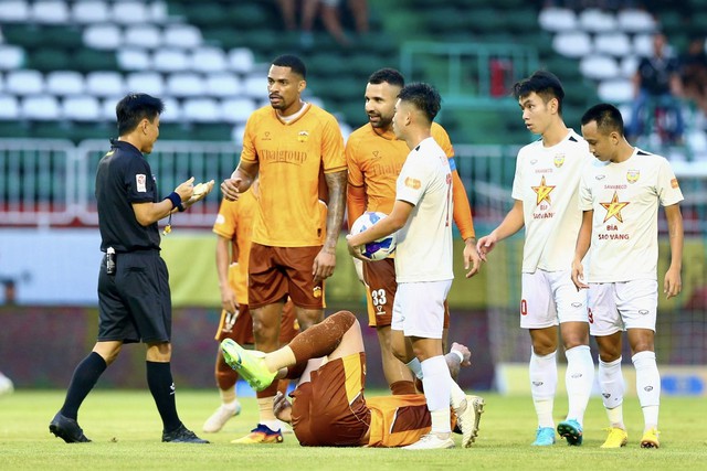 Bảng xếp hạng V-League mới nhất: CLB CAHN đăng quang thuyết phục, lo cho HAGL v&agrave; Becamex TP.HCM v&igrave;...- Ảnh 1.