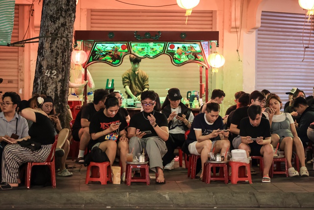 Sống ở TP.HCM: Phố đêm Chợ Lớn đã có gì đặc biệt?- Ảnh 3. Sống ở TP.HCM: Phố đêm Chợ Lớn đã có gì đặc biệt?- Ảnh 3.