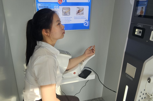 H&agrave;ng trăm lượt đo chỉ số sức khỏe mỗi ng&agrave;y tại Trạm C&ocirc;ng d&acirc;n số - Ảnh 2.