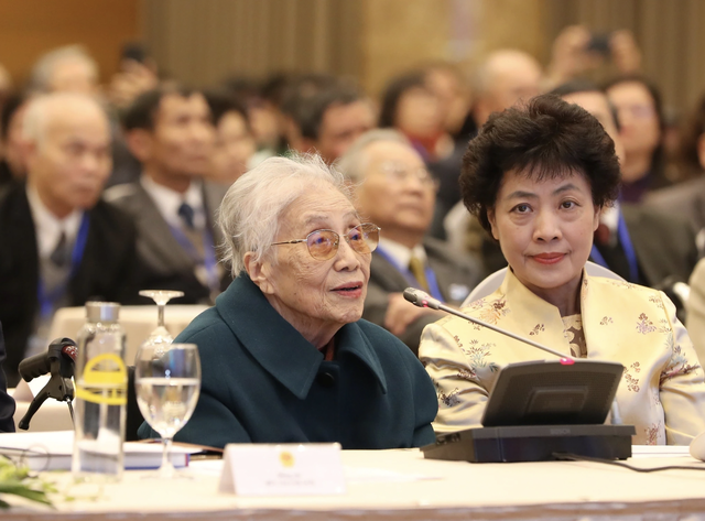 Bà Nguyễn Thị Bình kể bài học 'nhập môn ngoại giao' đầu tiên từ Bác Hồ - Ảnh 1.