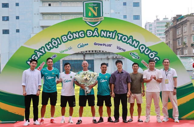 Thầy của C&ocirc;ng Phượng, L&yacute; Đức được VFF vinh danh đặc biệt- Ảnh 3.