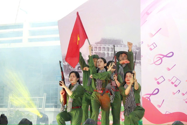 Hơn 1.000 người 'đốt cháy' sân khấu hội thi văn nghệ hot nhất P.Bàn Cờ- Ảnh 3.