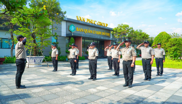  Khi 'sống sang' đi đôi với 'sống an' - Ảnh 2.