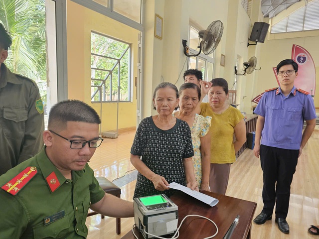 Có căn cước công dân, vợ chồng tôi đi đăng ký kết hôn liền - Ảnh 2.