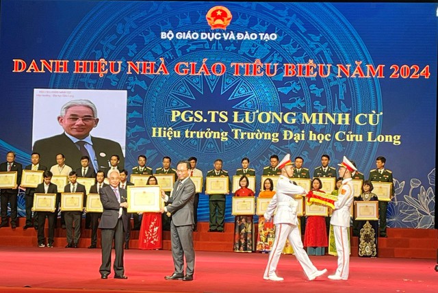 PGS-TS Lương Minh Cừ, vị ‘thuyền trưởng’ đa tài - Ảnh 1.