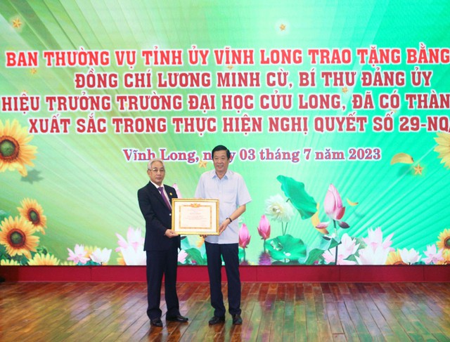 PGS-TS Lương Minh Cừ, vị ‘thuyền trưởng’ đa tài - Ảnh 2.