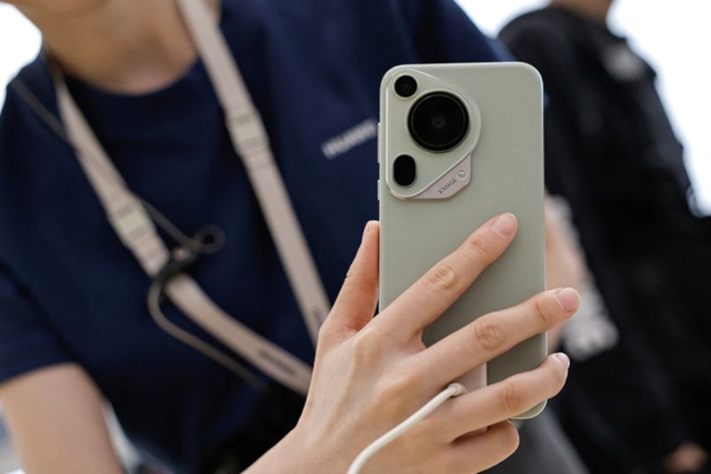 Lý do camera điện thoại ngày càng lồi thay vì phẳng hơn - Ảnh 2.