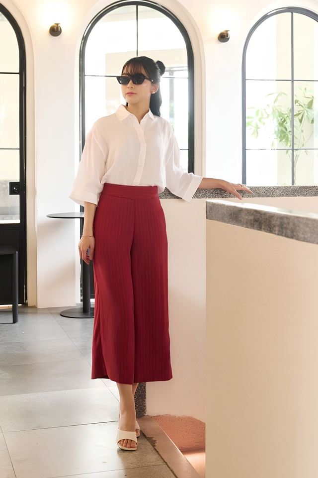Vừa thoải mái vừa sang trọng với quần culottes cùng áo sơ mi- Ảnh 3. Vừa thoải mái vừa sang trọng với quần culottes cùng áo sơ mi- Ảnh 3.