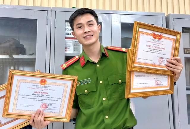 Trung úy công an dành dụm tiền lương để phát cơm tặng người nghèo - Ảnh 2.