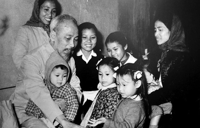 Về một con người 'nâng niu tất cả chỉ quên mình'- Ảnh 1. Về một con người 'nâng niu tất cả chỉ quên mình'- Ảnh 1.