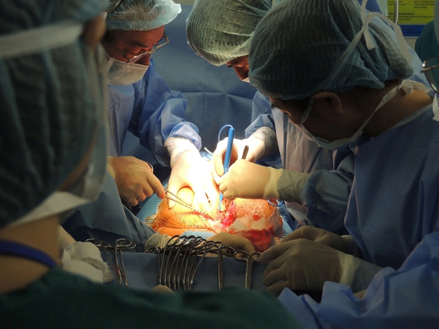 TP.HCM: Cứu sản phụ bị nhau cài răng lược thể nặng, mất 10 lít máu - Ảnh 1.