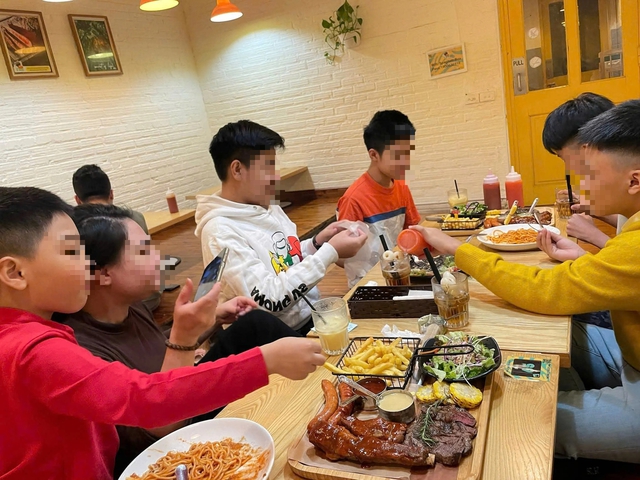 Mùa hè ở thành phố, phụ huynh tốn bao nhiêu tiền cho con? - Ảnh 1.