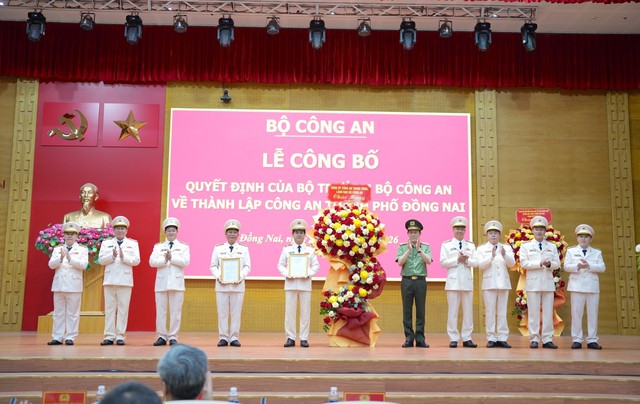 Bộ Công an công bố quyết định thành lập Công an thành phố Đồng Nai - Ảnh 1.