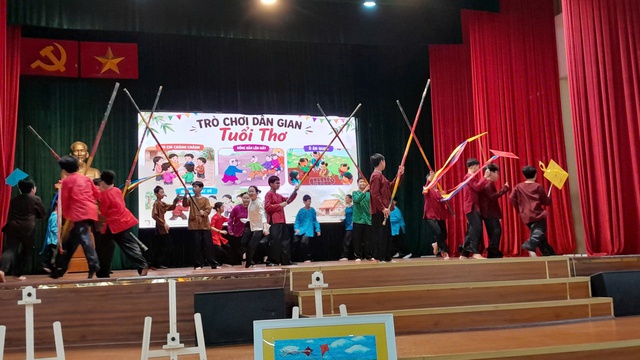 Học sinh học ngữ văn và làm game, quay phim về trò chơi dân gian - Ảnh 3.