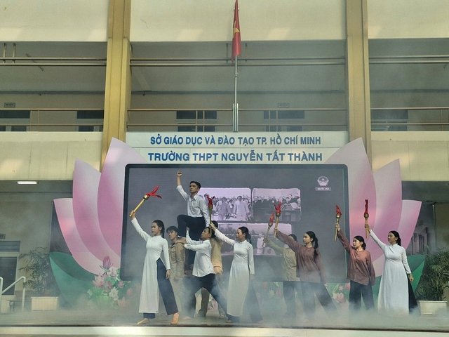 Trường phổ thông duy nhất mang tên Chủ tịch Hồ Chí Minh kỷ niệm sinh nhật Bác - Ảnh 2.