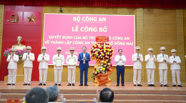 Bộ Công an công bố quyết định thành lập Công an thành phố Đồng Nai - Ảnh 2.