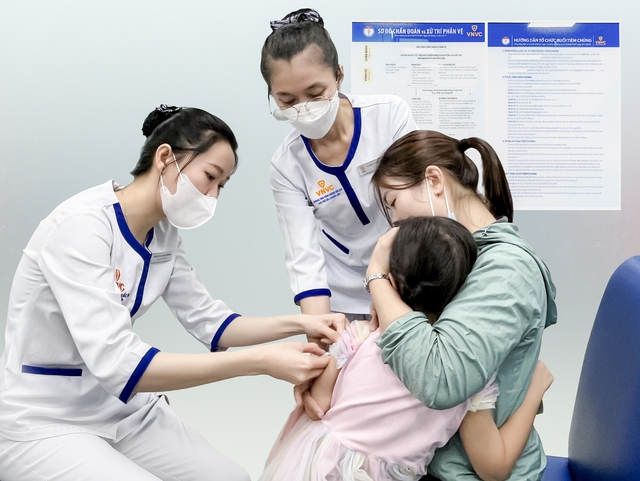 3 bệnh dễ gây biến chứng cho trẻ nếu không tiêm vắc xin đầy đủ - Ảnh 3.