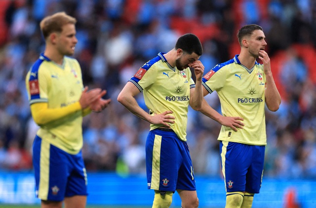 Quay lén đối thủ, Southampton bị tước quyền đá chung kết play-off thăng hạng Ngoại hạng Anh- Ảnh 1.