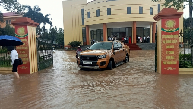 Quảng Ninh mưa lớn xối xả, ngành du lịch lao đao- Ảnh 7.