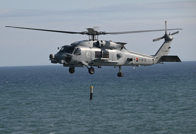 Mỹ phê duyệt thương vụ bán trực thăng MH-60R cho Hàn Quốc - Ảnh 1.