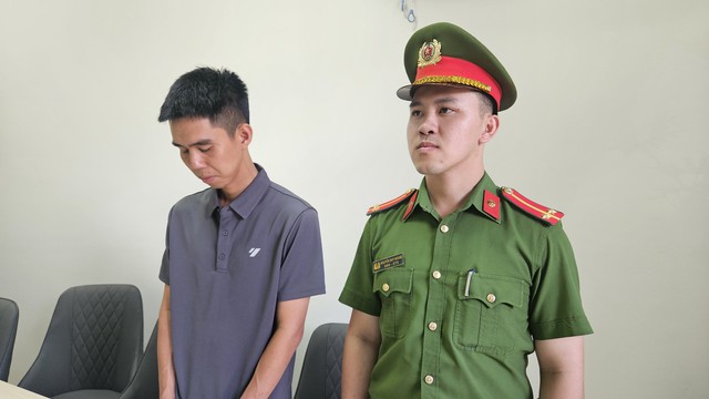 Khởi tố đối tượng mạo danh cán bộ làm sổ đất, lừa đảo chiếm đoạt tài sản- Ảnh 1. Khởi tố đối tượng mạo danh cán bộ làm sổ đất, lừa đảo chiếm đoạt tài sản- Ảnh 1.
