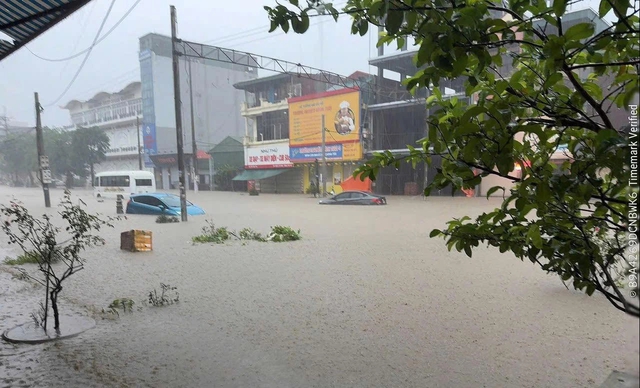 Quảng Ninh mưa lớn xối xả, ngành du lịch lao đao- Ảnh 1.