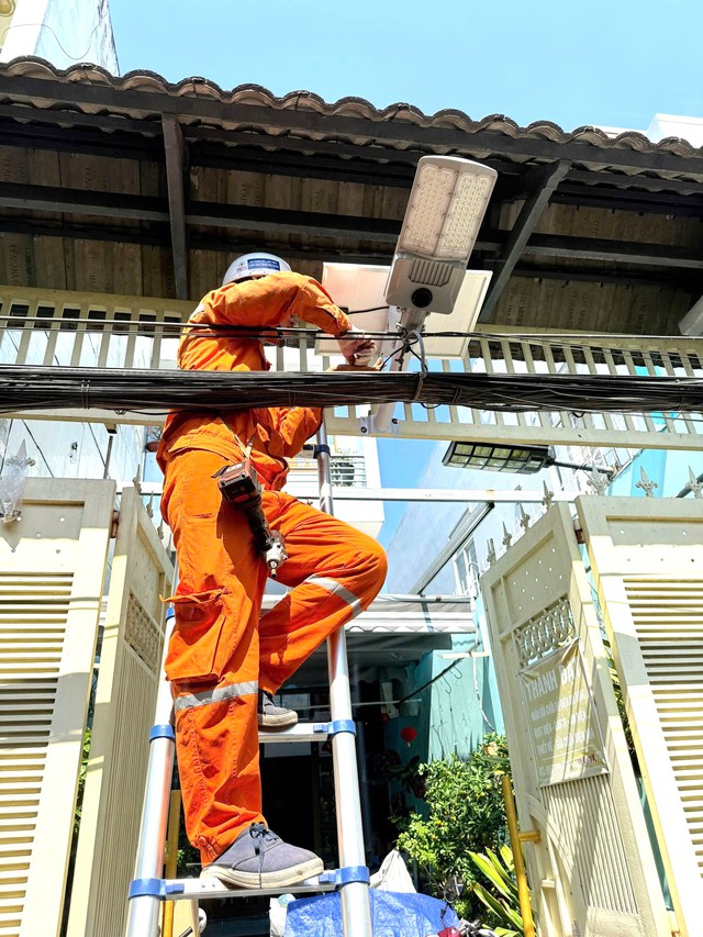 Biết ơn dòng điện đã xua tan cái nắng nóng gay gắt - Ảnh 2.