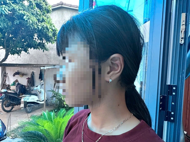 Nữ sinh lớp 6 bị đ&aacute;nh hội đồng, &eacute;p quỳ gối xin lỗi giữa đường- Ảnh 1.