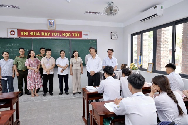 Nhiều giải pháp mạnh để nâng cao kết quả thi tốt nghiệp THPT - Ảnh 2.
