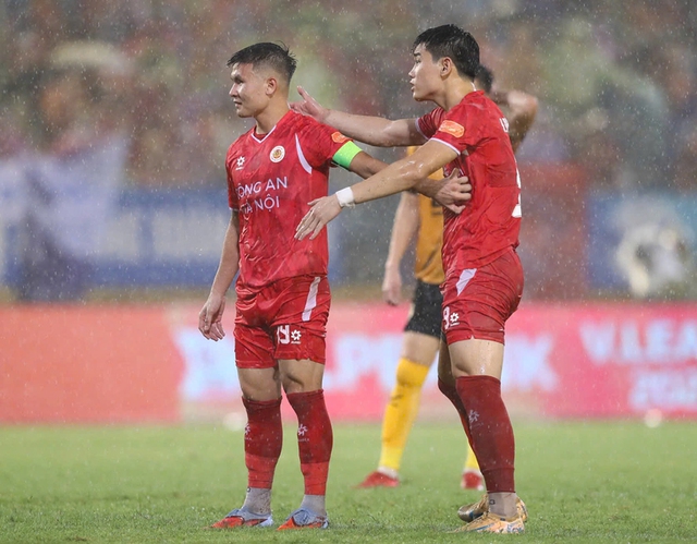 Ai hay hơn Quang Hải ở V-League mùa này?- Ảnh 1. Ai hay hơn Quang Hải ở V-League mùa này?- Ảnh 1.