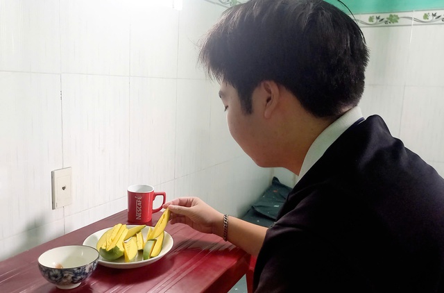 Thực hư việc ăn sầu riêng, mận, vải... dễ nổi mụn - Ảnh 2.