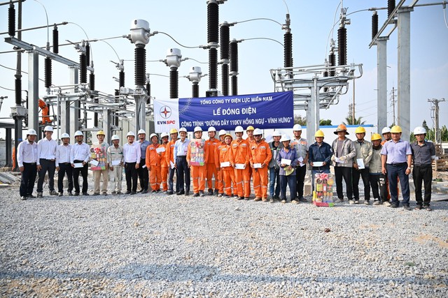 Ng&agrave;nh điện s&aacute;t c&aacute;nh c&ugrave;ng người lao động tr&ecirc;n c&aacute;c c&ocirc;ng trường thi c&ocirc;ng xuy&ecirc;n lễ 30.4 v&agrave; 1.5- Ảnh 6.
