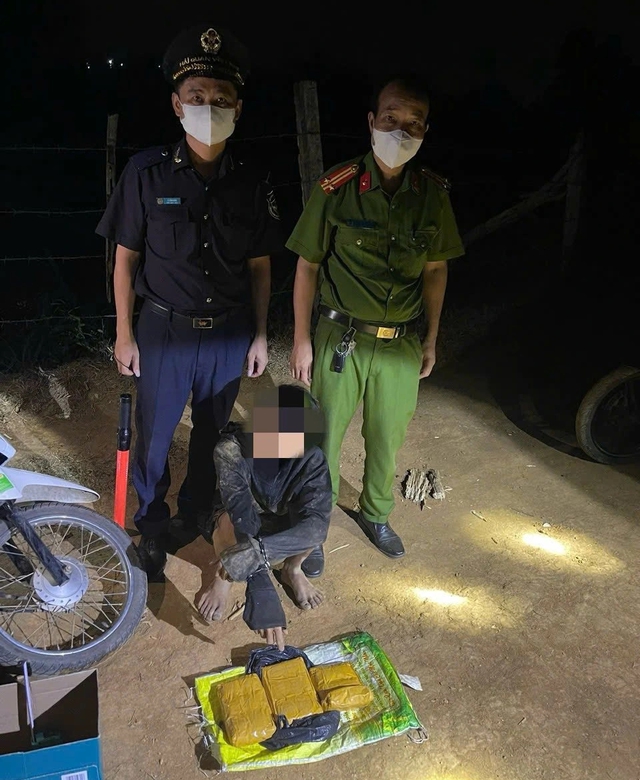 Nam thanh ni&ecirc;n mua 16.000 vi&ecirc;n ma t&uacute;y từ L&agrave;o về b&aacute;n v&agrave; sử dụng- Ảnh 1.