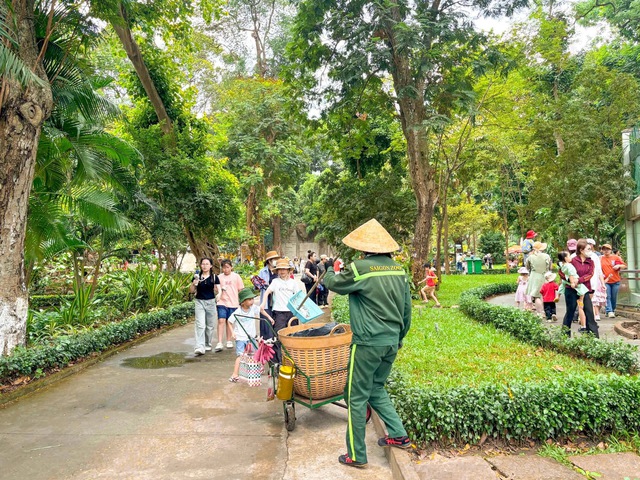 B&igrave;nh luận 'xả r&aacute;c thoải m&aacute;i cho lao c&ocirc;ng dọn' ở Thảo Cầm Vi&ecirc;n g&acirc;y bức x&uacute;c - Ảnh 4.