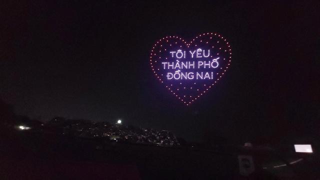 400 drone xếp h&igrave;nh s&acirc;n bay Long Th&agrave;nh ch&agrave;o mừng Đồng Nai l&ecirc;n th&agrave;nh phố - Ảnh 16.