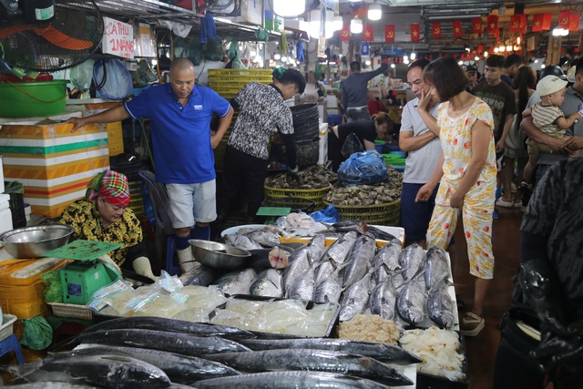 Hải sản Hạ Long giá tăng chót vót, tiểu thương ‘thu tiền mỏi tay’- Ảnh 7.