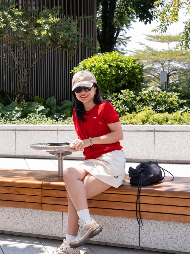 Nổi bật xuống phố với những trang phục tông màu nóng- Ảnh 1. Nổi bật xuống phố với những trang phục tông màu nóng- Ảnh 1.