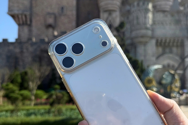 Apple có thể 'quay xe' với titan sau các vấn đề trên iPhone 17 Pro - Ảnh 1.