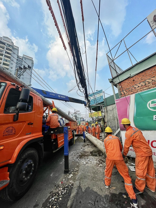 Ảnh dự thi: Giữ sáng trong đêm - Ảnh 1.