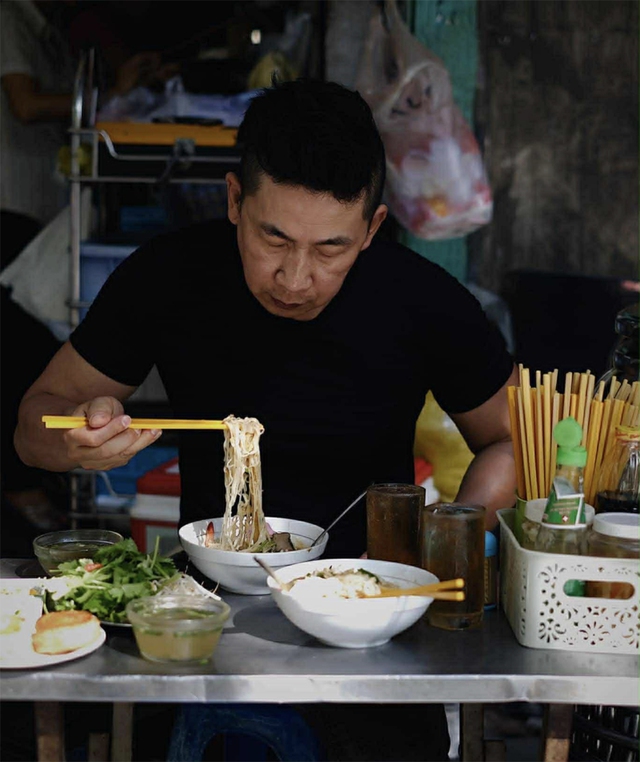 Bàn ghế nhựa, cơm tấm và một góc TP.HCM ở Berlin - Ảnh 4.