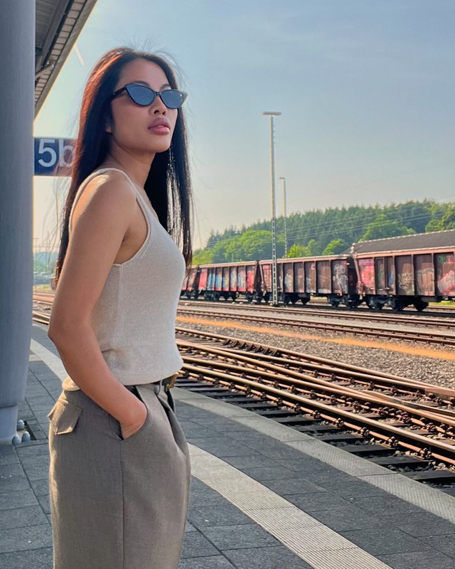 Không chỉ che nắng, kính mắt thời trang là tuyên ngôn của sự sành điệu- Ảnh 4. Không chỉ che nắng, kính mắt thời trang là tuyên ngôn của sự sành điệu- Ảnh 4.