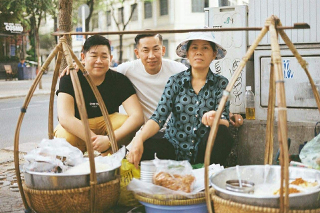 Bàn ghế nhựa, cơm tấm và một góc TP.HCM ở Berlin - Ảnh 5.