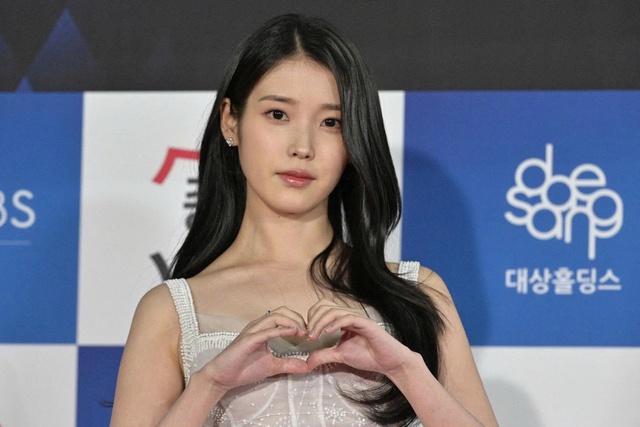 Bất chấp phản đối, IU vẫn bỏ t&uacute;i 6 tỉ won từ dự &aacute;n 'Perfect Crown'? - Ảnh 1.