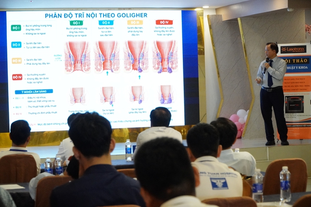 Bệnh trĩ trẻ hóa và thói quen ôm điện thoại vào nhà vệ sinh - Ảnh 1.