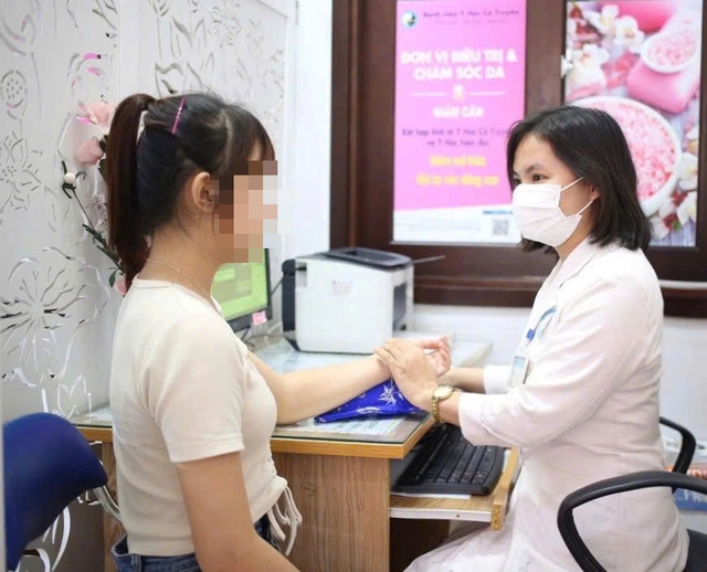 Thực hư việc ăn sầu riêng, mận, vải... dễ nổi mụn - Ảnh 3.