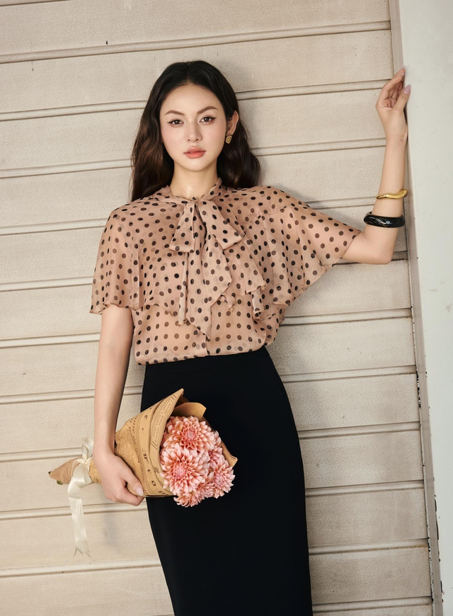 Nhẹ nhàng, bay bổng ngày nắng với áo voan tơ, áo lụa satin- Ảnh 3.