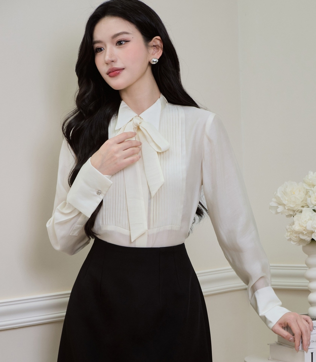 Nhẹ nhàng, bay bổng ngày nắng với áo voan tơ, áo lụa satin- Ảnh 2.