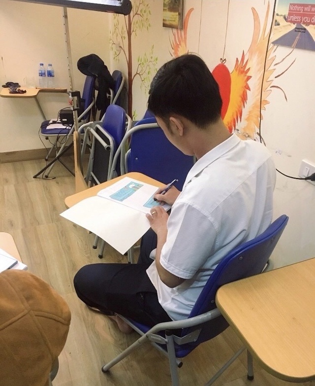 Nam đại úy công an quay lại giảng đường ở tuổi 32 vì điều bất ngờ - Ảnh 3.