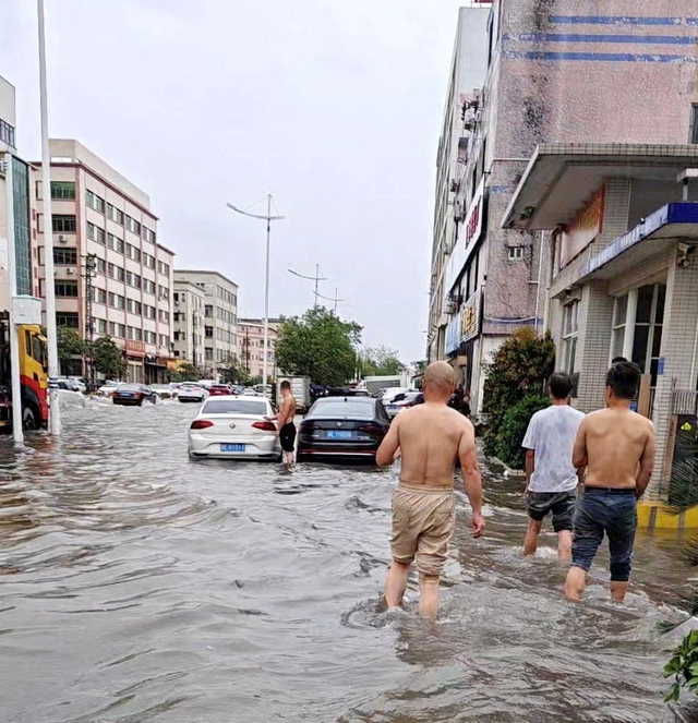 Lũ dữ c&agrave;n qu&eacute;t Trung Quốc, &iacute;t nhất 25 người chết- Ảnh 2.
